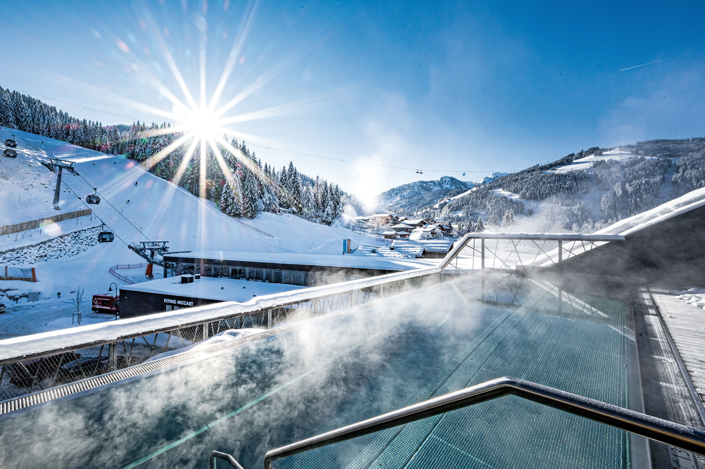 rooftop-pool im almmonte praeclarum suites hotel in wagrain